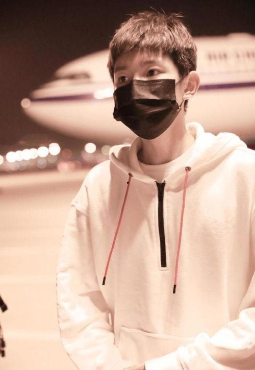 网红炸裂吃瓜事件近期,揭秘网络狂欢背后的真相 第3张 网红炸裂吃瓜事件近期,揭秘网络狂欢背后的真相 第3张