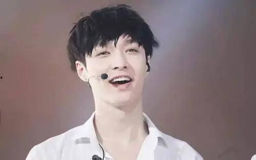 张艺兴爆料扒爷视频,一场娱乐圈的揭秘大戏